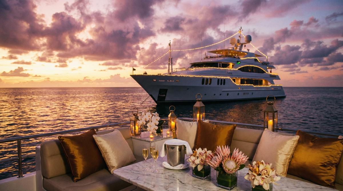 在线看片传媒游艇派对传媒演示奢华场景拍摄